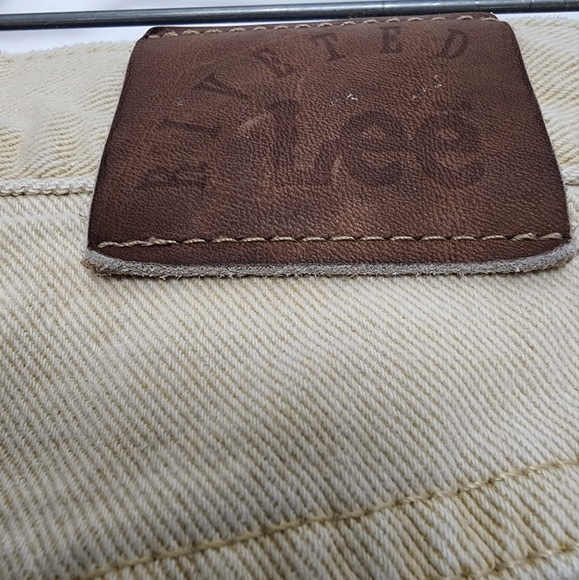 Vintage Lee Riveted yellow 5 pocket jeans SZ 8 Long - Picture 4 of 6